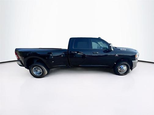 Diamond Black Crystal Pearlcoat 2024 RAM 3500 Tradesman Crew Cab 4x4 8' Box