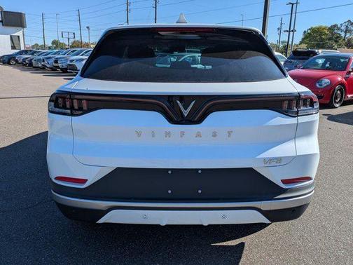 2025 VinFast VF 8 Eco