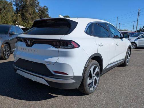 2025 VinFast VF 8 Eco