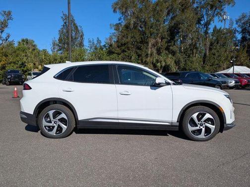 2025 VinFast VF 8 Eco