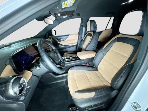 Polar White Tricoat 2026 Chevrolet Equinox FWD ACTIV