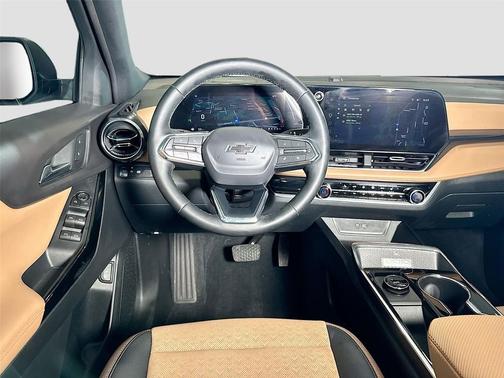 Polar White Tricoat 2026 Chevrolet Equinox FWD ACTIV
