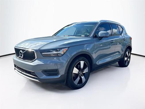 2020 Volvo XC40 T5 Momentum