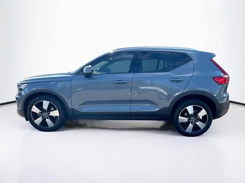 2020 Volvo XC40 T5 Momentum