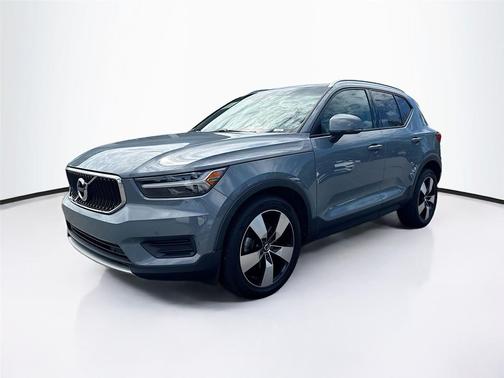 2020 Volvo XC40 T5 Momentum