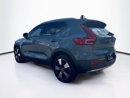 2020 Volvo XC40 T5 Momentum