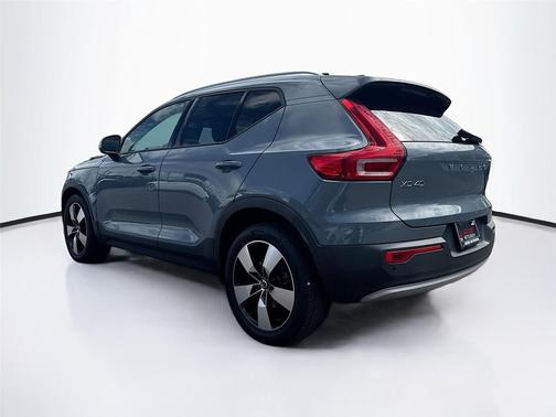 2020 Volvo XC40 T5 Momentum