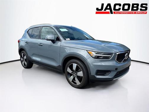 2020 Volvo XC40 T5 Momentum
