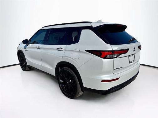 2025 Mitsubishi Outlander PHEV SEL