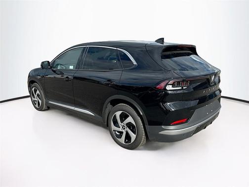 2025 VinFast VF 8 Eco