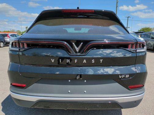 2025 VinFast VF 8 Eco