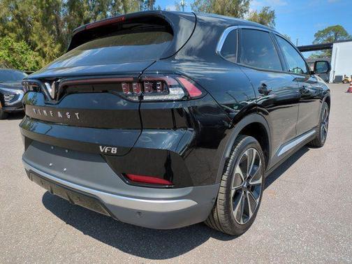 2025 VinFast VF 8 Plus