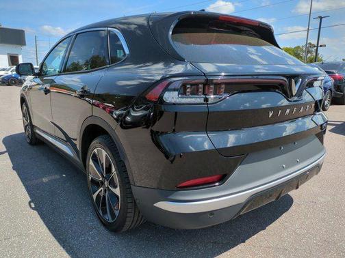 2025 VinFast VF 8 Plus