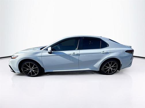 Ice Edge 2023 Toyota Camry SE