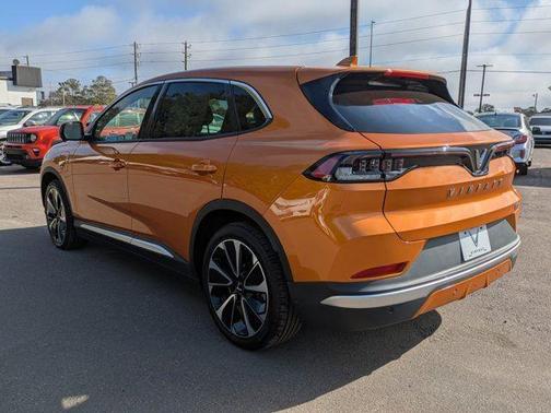 2025 VinFast VF 8 Plus