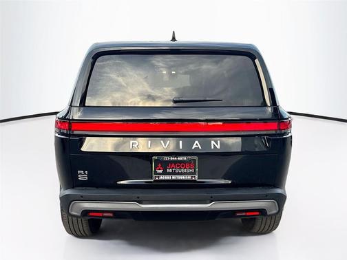 2024 Rivian R1S Adventure