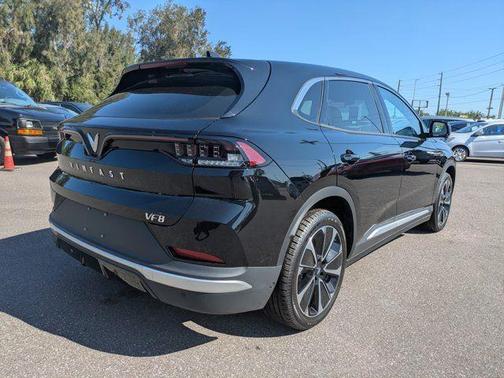 2025 VinFast VF 8 Plus