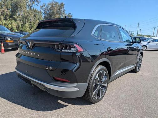 2025 VinFast VF 8 Plus