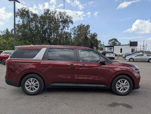 2024 Kia Carnival LX