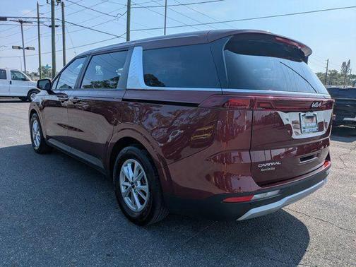 2024 Kia Carnival LX