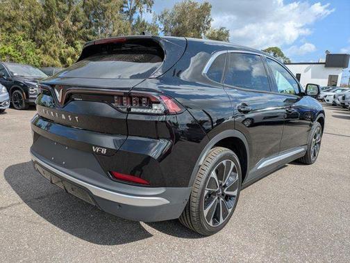 2025 VinFast VF 8 Plus