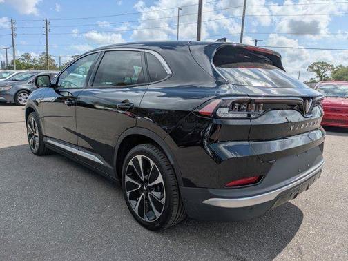 2025 VinFast VF 8 Plus