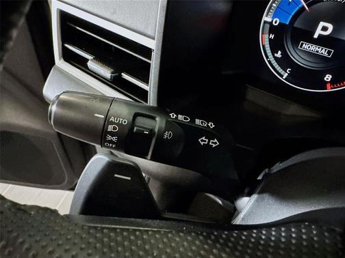 White Diamond 2024 Mitsubishi Outlander SE 2.5 2WD