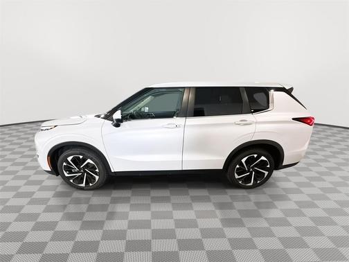 White Diamond 2024 Mitsubishi Outlander SE 2.5 2WD