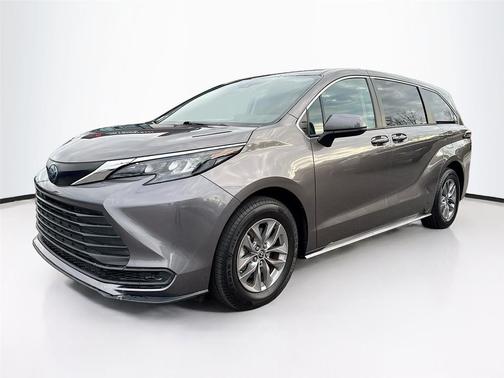 2024 Toyota Sienna LE