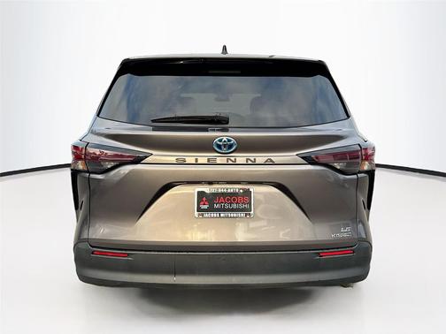 2024 Toyota Sienna LE