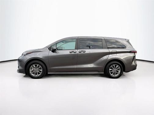 2024 Toyota Sienna LE