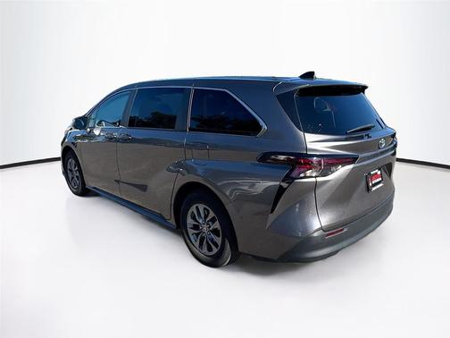 2024 Toyota Sienna LE