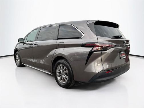 2024 Toyota Sienna LE