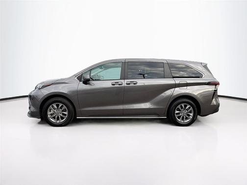 2024 Toyota Sienna LE