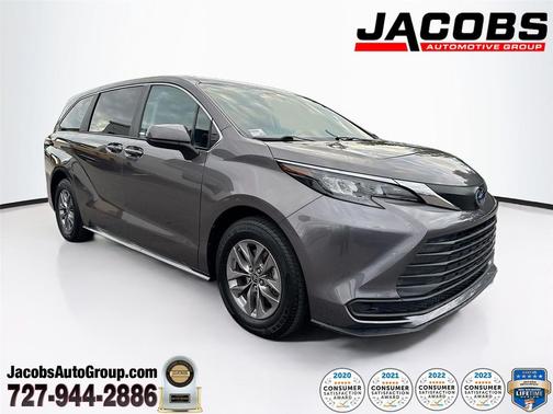 2024 Toyota Sienna LE