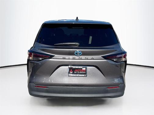 2024 Toyota Sienna LE