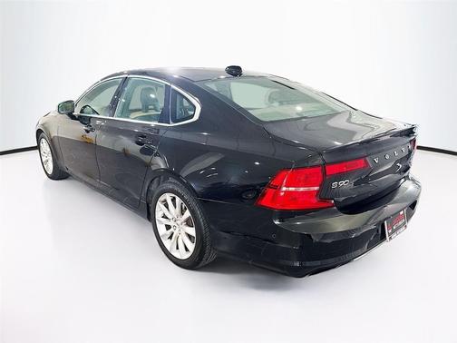 Onyx Black Metallic 2017 Volvo S90 T6 Momentum