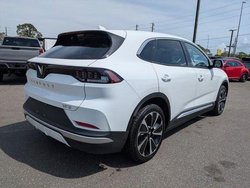 2025 VinFast VF 8 Plus
