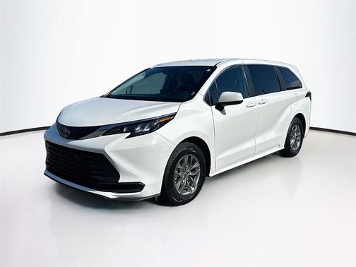 2024 Toyota Sienna LE