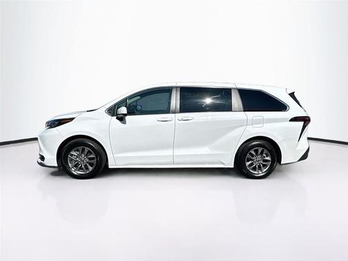 2024 Toyota Sienna LE