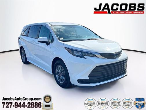 2024 Toyota Sienna LE