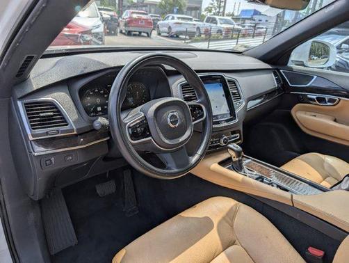 2019 Volvo XC90 T6 Momentum