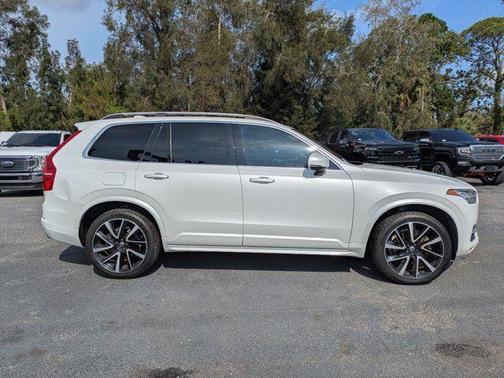 2019 Volvo XC90 T6 Momentum