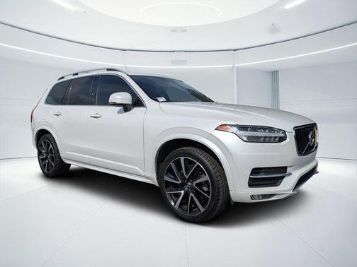 2019 Volvo XC90 T6 Momentum