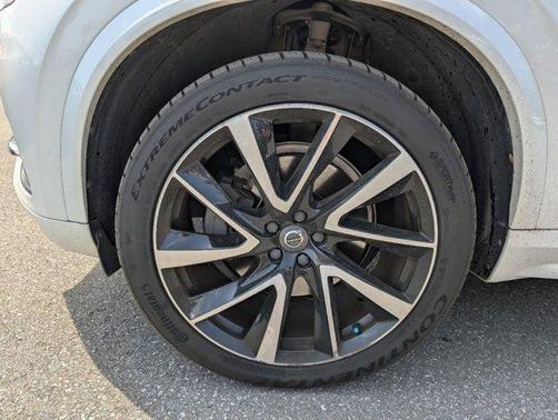 2019 Volvo XC90 T6 Momentum