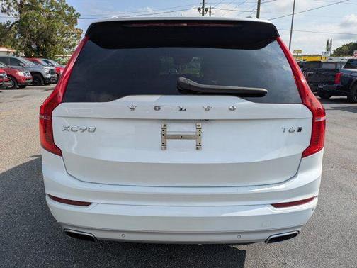 2019 Volvo XC90 T6 Momentum