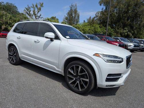 2019 Volvo XC90 T6 Momentum