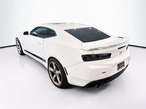 Summit White 2018 Chevrolet Camaro 2SS