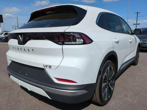 2025 VinFast VF 8 Plus