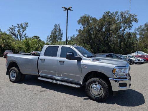 2024 RAM 3500 Tradesman Crew Cab 4x4 8' Box